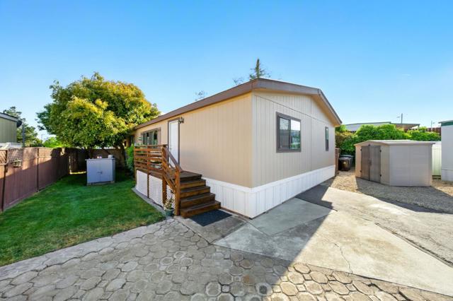 1117 Baldwin Street, Salinas CA: https://media.crmls.org/mediaz/5dab843d-ab12-4927-9d5b-c9e43de1a90b.jpg