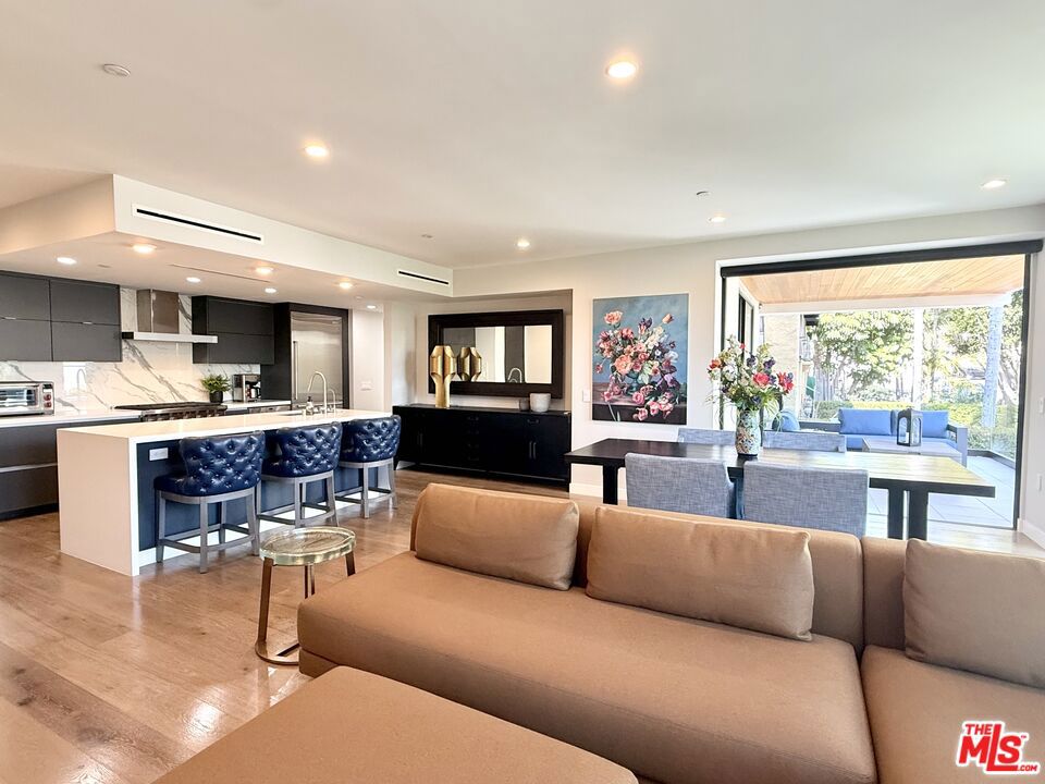 1017 N Croft Avenue #201