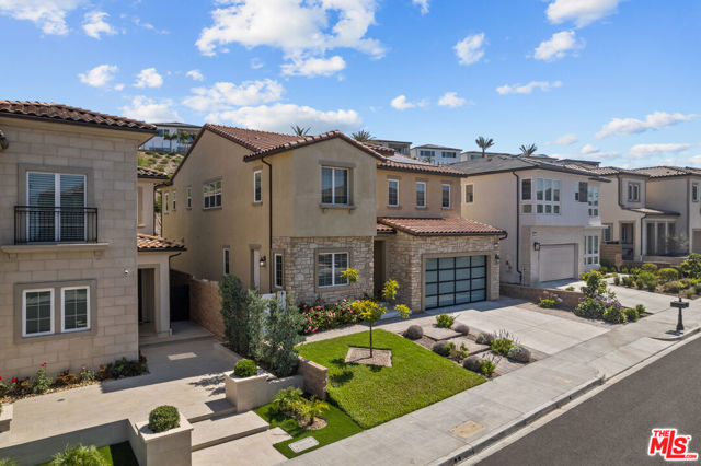 20723 W Deer Grass Court, Porter Ranch CA: https://media.crmls.org/mediaz/5dab996c-78df-4b91-804e-e066c2cffaa0.jpg