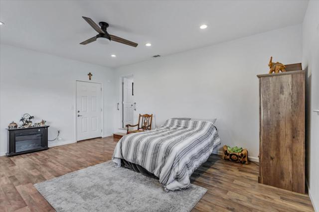 1204 Shore Road, Hollister CA: https://media.crmls.org/mediaz/5dabbf16-c225-4f0b-8d18-04a6ebaa51ee.jpg