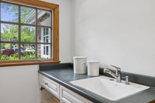 655 Berry Avenue, Los Altos CA: https://media.crmls.org/mediaz/5dac5bf7-38f6-441e-bda3-3159be6b753e.jpg