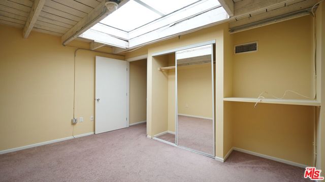 922 W 23Rd Street, Los Angeles CA: https://media.crmls.org/mediaz/5dac8da1-c416-439b-b651-6e98d3ab4f0b.jpg