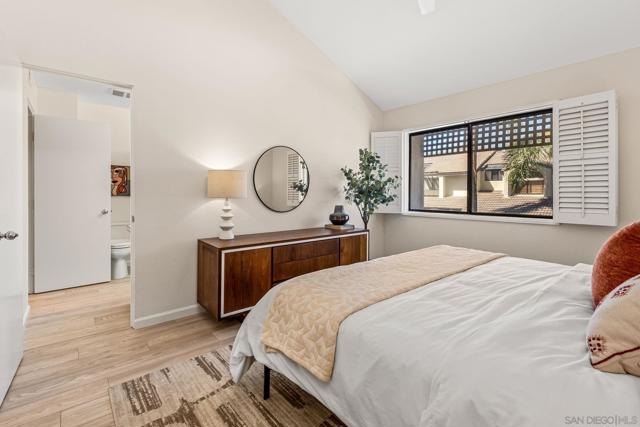 6338 Caminito Del Pastel, San Diego CA: https://media.crmls.org/mediaz/5dac9534-1280-41bc-8e59-3c30e1a1ced2.jpg