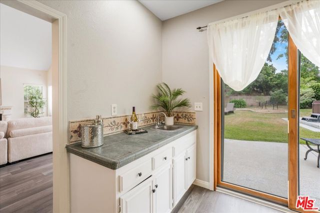 12084 London Grove Court, Moorpark CA: https://media.crmls.org/mediaz/5dacd7d2-38ac-42aa-8518-3617b69d1b4c.jpg