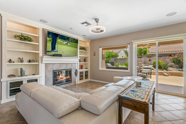 37674 Medjool Avenue, Palm Desert CA: https://media.crmls.org/mediaz/5dad0cc7-7c52-4171-8b99-dde73c26465e.jpg