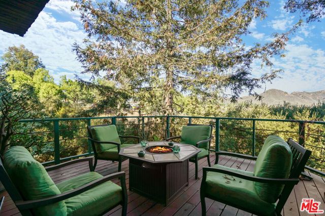 730 Basin Drive, Topanga CA: https://media.crmls.org/mediaz/5dad7b0e-92ce-42ba-8faa-2b08b7b94920.jpg