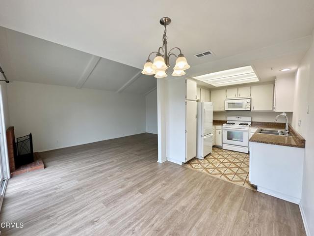 4911 Catamaran Street, Oxnard CA: https://media.crmls.org/mediaz/5dae013f-9e65-413a-b75b-39c37a54747e.jpg