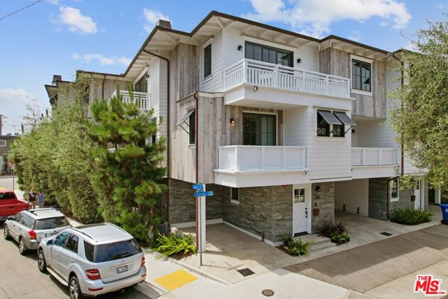 760 CENTER Place, Manhattan Beach, California 90266, 3 Bedrooms Bedrooms, ,3 BathroomsBathrooms,Residential,Sold,CENTER,22173585