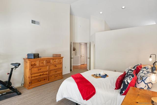 16504 Calle Pulido, San Diego CA: https://media.crmls.org/mediaz/5dae18cd-f9c3-4362-b503-f771b6b145a7.jpg