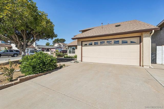 823 Fuchsia Ln, San Diego CA: https://media.crmls.org/mediaz/5dae9d6c-cf97-4019-8f56-210eb14327e2.jpg