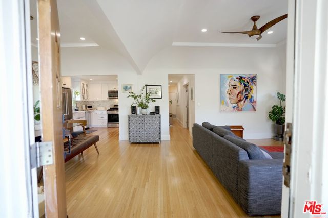 441 N Avenue 52, Los Angeles CA: https://media.crmls.org/mediaz/5dae9f73-e70a-40f9-b6fc-1716d8ce5e7e.jpg