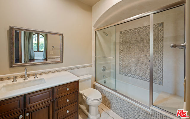265 N Kenter Avenue, Los Angeles CA: https://media.crmls.org/mediaz/5daea13c-9c65-48c2-b4de-24bde5d86ce8.jpg