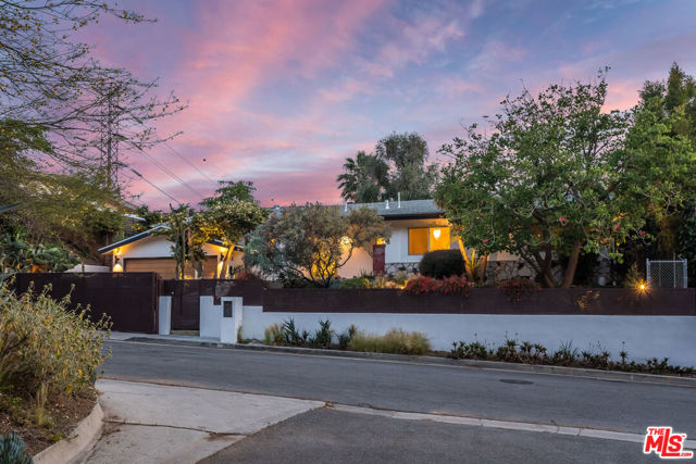 6570 Lakeridge Road, Los Angeles CA: https://media.crmls.org/mediaz/5daeb7b8-b3ae-4fa9-9c75-66758e457dfb.jpg