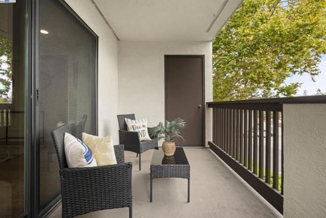 21071 Gary Dr, Hayward CA: https://media.crmls.org/mediaz/5daf628e-1924-4e2e-a38f-cdb0adcb467a.jpg