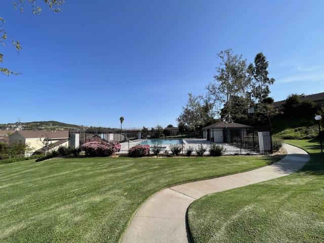 545 Shady Brook Pl, Escondido CA: https://media.crmls.org/mediaz/5dafa58a-08c9-4e07-a3fe-645fd6f8db00.jpg