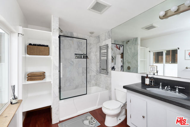 1141 Cabrillo Avenue, Venice CA: https://media.crmls.org/mediaz/5dafd7e7-8d94-4f4a-bcd9-3a341dd50e84.jpg