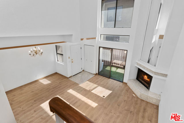 6323 Reseda Boulevard, Tarzana CA: https://media.crmls.org/mediaz/5db02df2-cc23-4ea0-bad5-c6cf597308cd.jpg