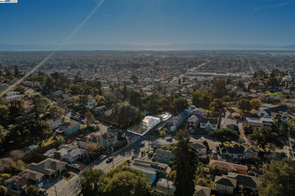 https://media.crmls.org/mediaz/5db110d7-56a7-4ed6-bb74-94d2d0607933.jpg?preset=X-Large