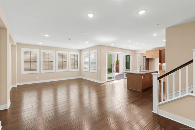 6749 Solterra Vista Pkwy, San Diego CA: https://media.crmls.org/mediaz/5db14021-3cd5-4de4-af43-490ac6d0697a.jpg