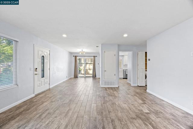 2749 Fountainhead Dr, San Ramon CA: https://media.crmls.org/mediaz/5db1b859-8105-45f8-9c70-57ed66692567.jpg