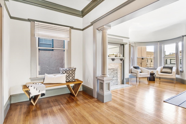 548 37th St, Oakland CA: https://media.crmls.org/mediaz/5db1cdd0-9c08-4dcf-82f2-d3032c5e6872.jpg