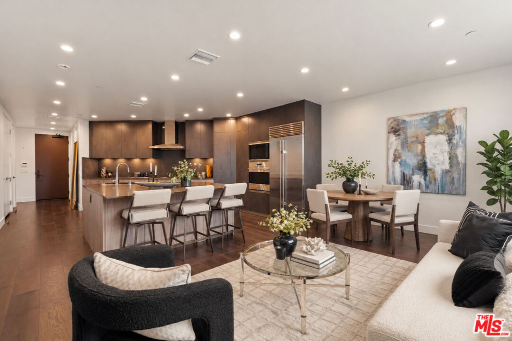 724 N Croft Avenue Unit 301