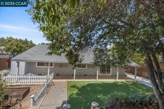 5555 Alabama Dr, Concord CA: https://media.crmls.org/mediaz/5db2afdf-267e-4ece-9390-a52a2e7f5c71.jpg