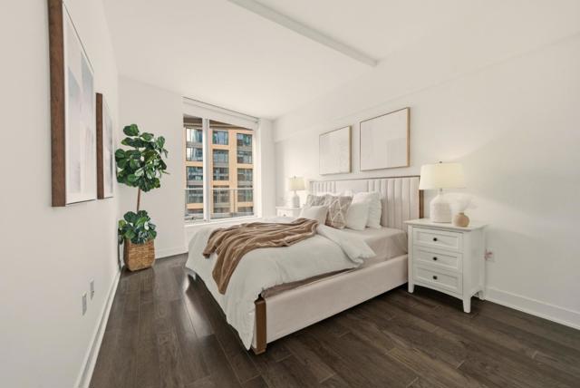 318 Main Street, San Francisco CA: https://media.crmls.org/mediaz/5db36dd8-5411-474a-9fd8-a3e7022302e3.jpg