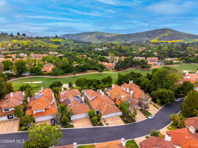 4646 Pine Valley Place, Westlake Village CA: https://media.crmls.org/mediaz/5db37f73-2b5e-4089-90d6-420d960f050a.jpg