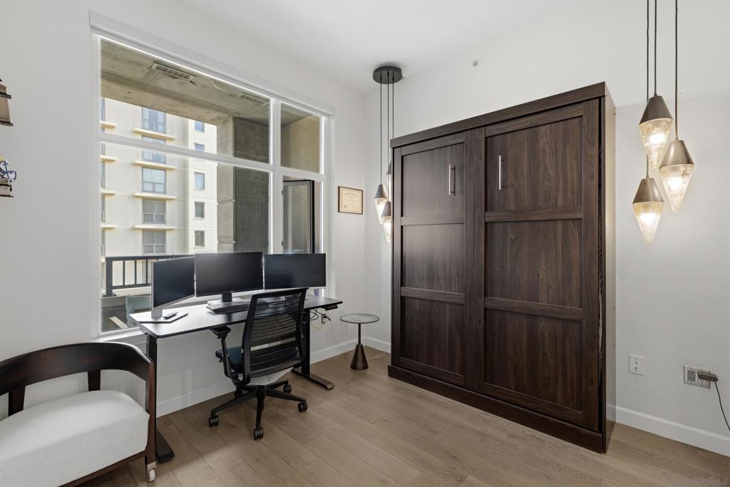 https://media.crmls.org/mediaz/5db42036-8c24-4e95-9713-74da99edae39.jpg?preset=X-Large
