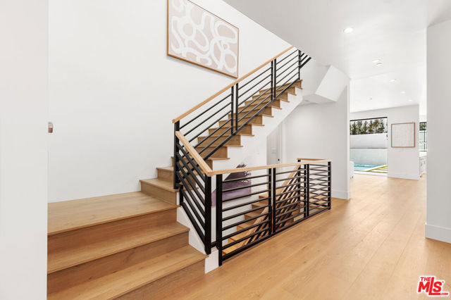 2565 Patricia Avenue, Los Angeles CA: https://media.crmls.org/mediaz/5db426d1-836e-4e1c-b7f3-faca2b26b03b.jpg