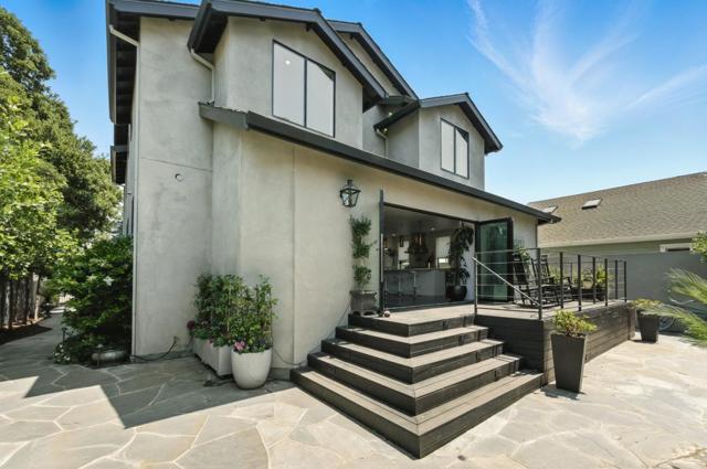 543 8th Avenue, Menlo Park CA: https://media.crmls.org/mediaz/5db43f8b-9b1d-45e9-b486-256442736e85.jpg