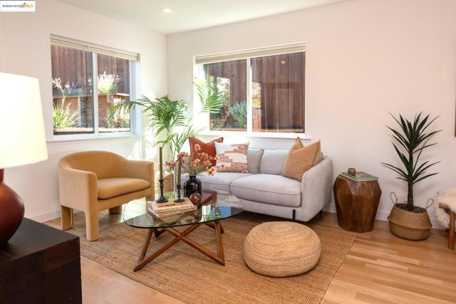 207 Cambridge Ave, Kensington CA: https://media.crmls.org/mediaz/5db47c12-1e6f-44e5-953a-9a1977bdd39d.jpg