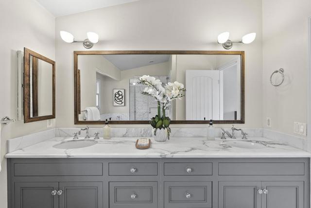 1246 Hoover Street, Menlo Park CA: https://media.crmls.org/mediaz/5db51fbc-87bd-4935-8aec-a857ec555371.jpg