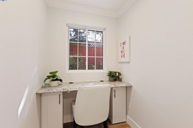 1692 Maryland St, Redwood City CA: https://media.crmls.org/mediaz/5db5328b-f30a-4b16-80bc-fa15263b95ca.jpg