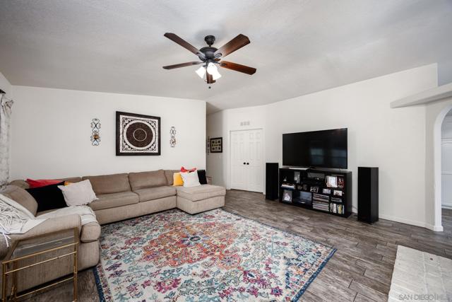 Image 4 of 54 For 20855 Cinnamon Dr