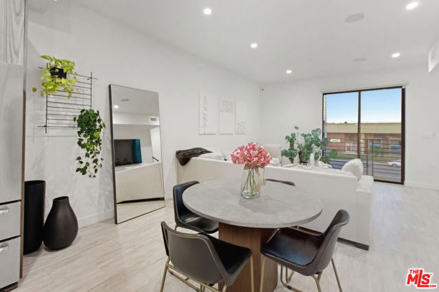 6707 N Sepulveda Boulevard, Van Nuys CA: https://media.crmls.org/mediaz/5db5a2a4-237d-4e5b-ac7c-9aafcc52bd88.jpg