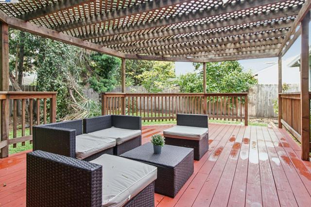 16045 Via Cordoba, San Lorenzo CA: https://media.crmls.org/mediaz/5db5ff73-c26e-4874-9672-f85f1c5614d5.jpg