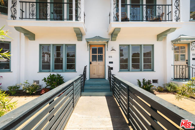 515 1/2 Rose Avenue, Venice CA: https://media.crmls.org/mediaz/5db6392d-147a-4185-9ebf-402fc8a006fb.jpg