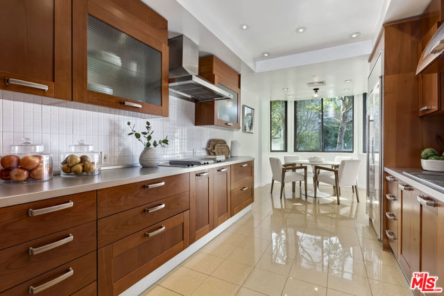 300 North SWALL Drive photo 8