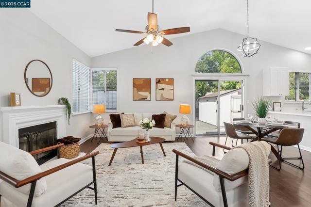 868 Clifton Way, Vacaville CA: https://media.crmls.org/mediaz/5db6afd8-5f6b-432a-a4cf-825f8dfdcb93.jpg