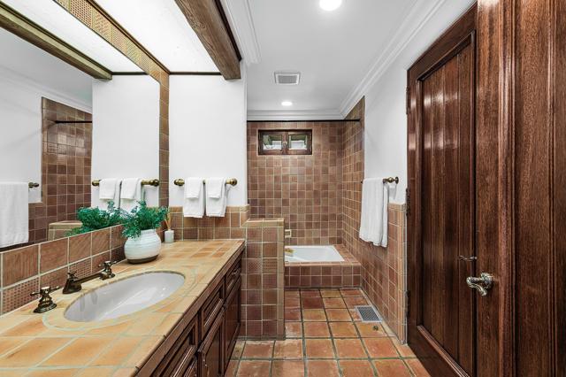 Image 44 of 70 For 72200 Clancy Lane