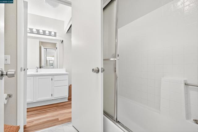15 Glenwood, Hercules CA: https://media.crmls.org/mediaz/5db6ef29-5ca1-4287-83b2-d36c09822193.jpg