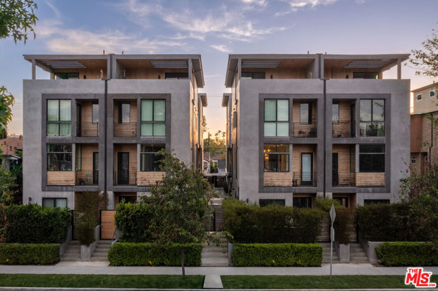 4427 Studio Place, Studio City CA: https://media.crmls.org/mediaz/5db7d728-0afa-4487-87ae-f595665288cc.jpg