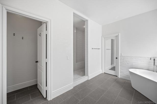 3243 Avenida Aragon, Carlsbad CA: https://media.crmls.org/mediaz/5db7eac9-07bd-4686-9d20-57f75c1593bc.jpg