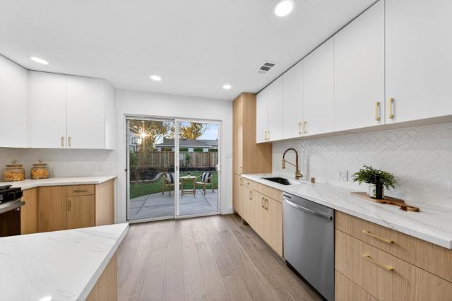 642 Salberg Avenue, Santa Clara CA: https://media.crmls.org/mediaz/5db7fc2d-2707-486b-b9f6-6f6e4dbc262f.jpg