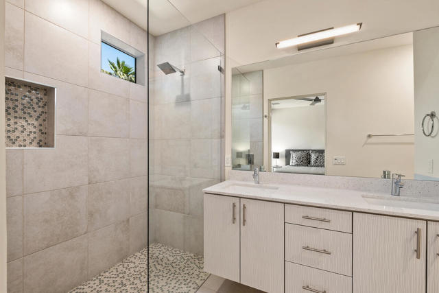 211 The, Palm Springs CA: https://media.crmls.org/mediaz/5db818e2-6341-4a31-80fa-77b952c16398.jpg