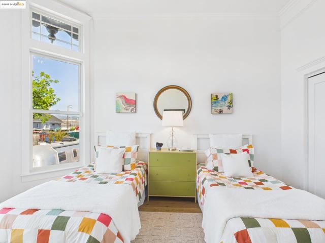 2602 Adeline St, Oakland CA: https://media.crmls.org/mediaz/5db84a8a-c577-491e-9178-c6848c1b6025.jpg