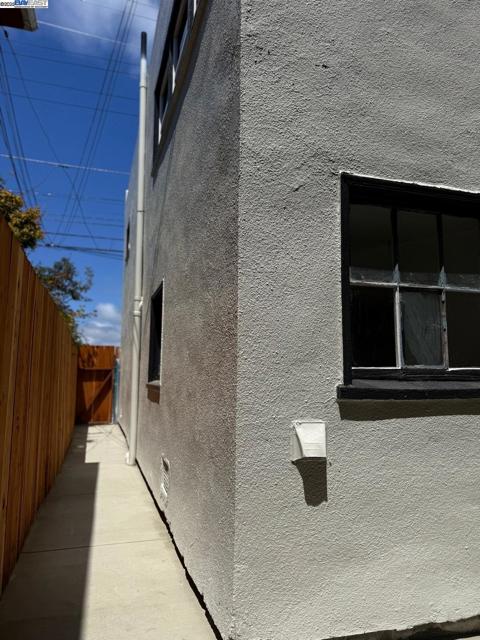 511 59Th St, Oakland CA: https://media.crmls.org/mediaz/5db8965a-0b4a-4539-9a4c-fff0a95d9694.jpg