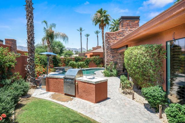 50375 Via Serenidad, La Quinta CA: https://media.crmls.org/mediaz/5db8d6cd-26e0-4717-8ed5-e7951c14f7c6.jpg